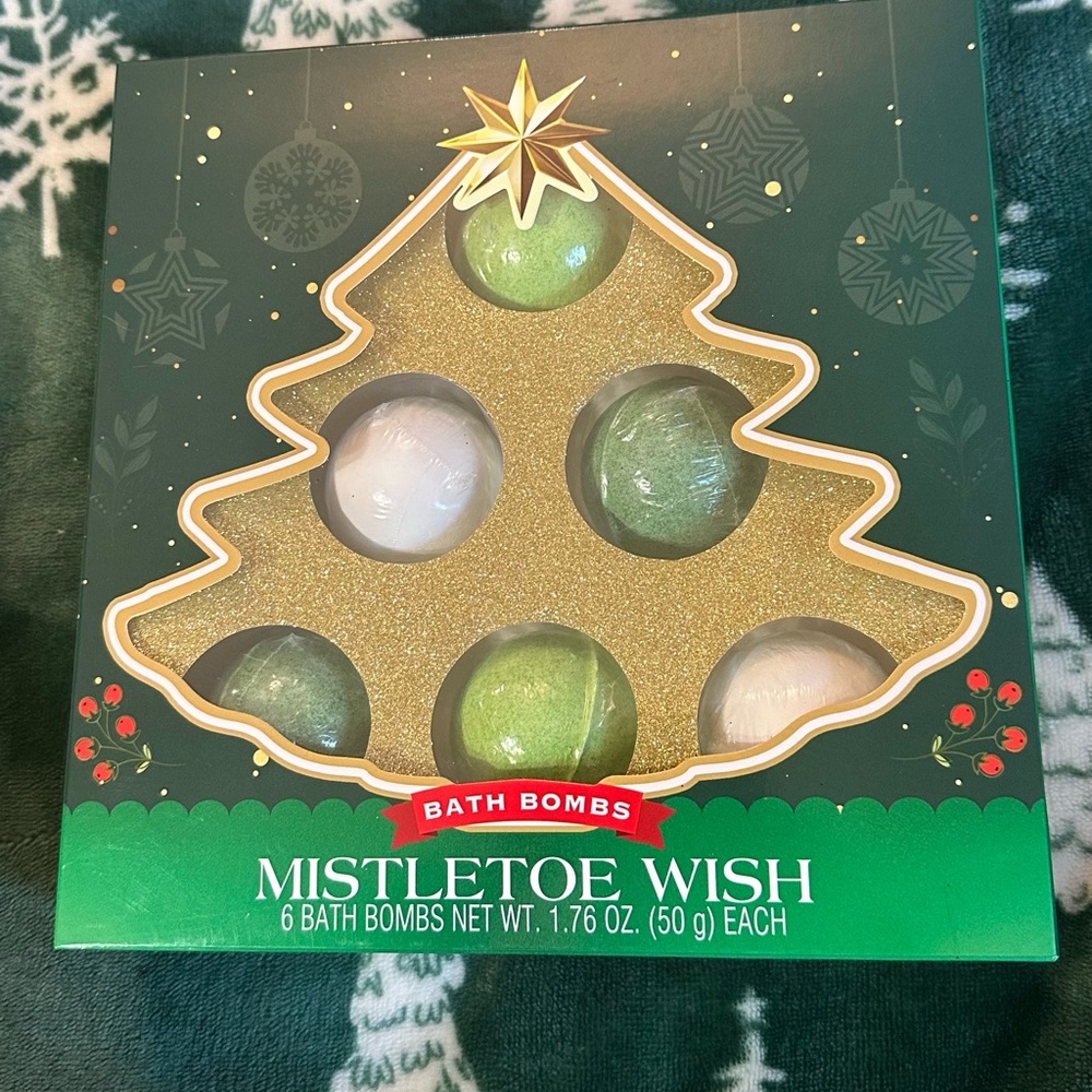 Bathbombs - 6 presented in festive box. Wecool brand Mistletoe Wish